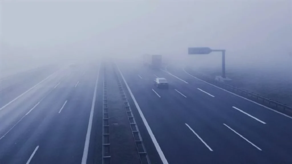 طقس شديد البرودة.. تفاصيل موجة الشبورة المائية على طرق مصر السبت